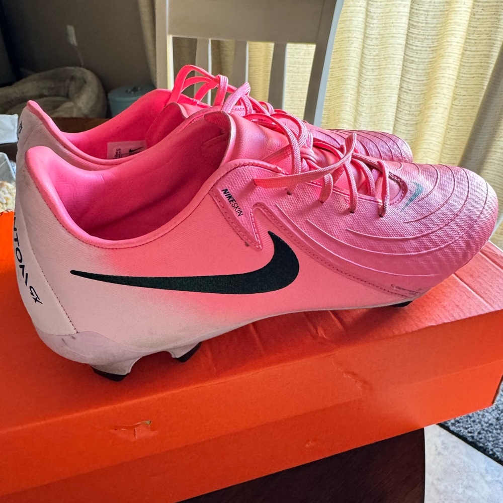 Nike soccer cleats phantom gx